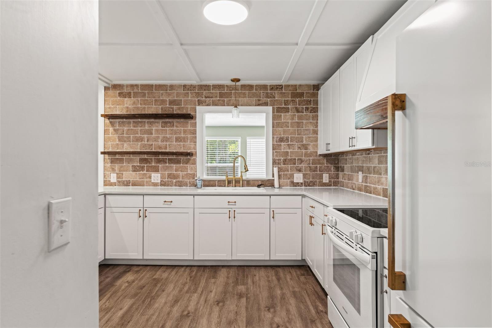 Listing photo id 21 for 2524 Victarra Circle