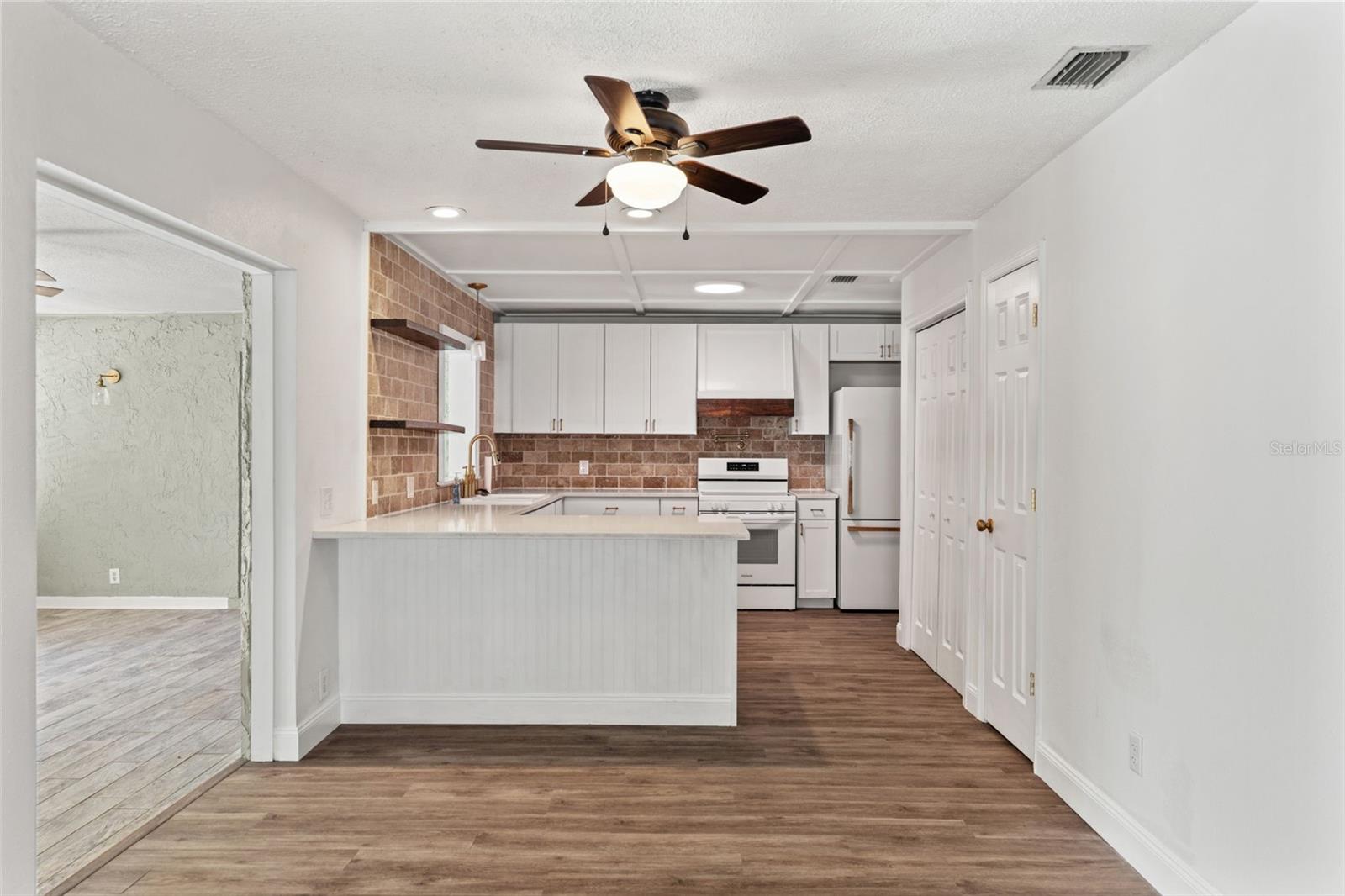 Listing photo id 23 for 2524 Victarra Circle