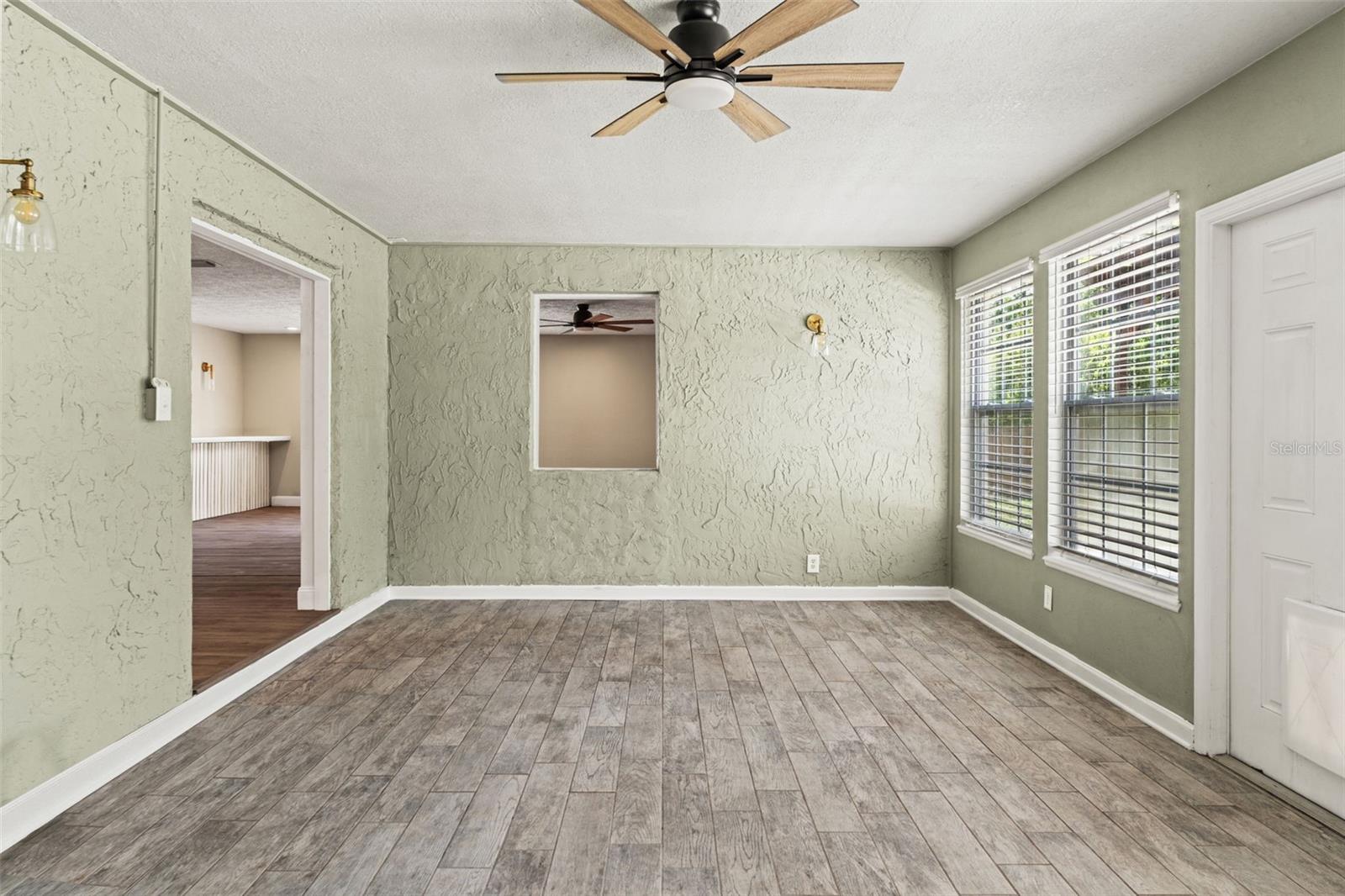 Listing photo id 28 for 2524 Victarra Circle