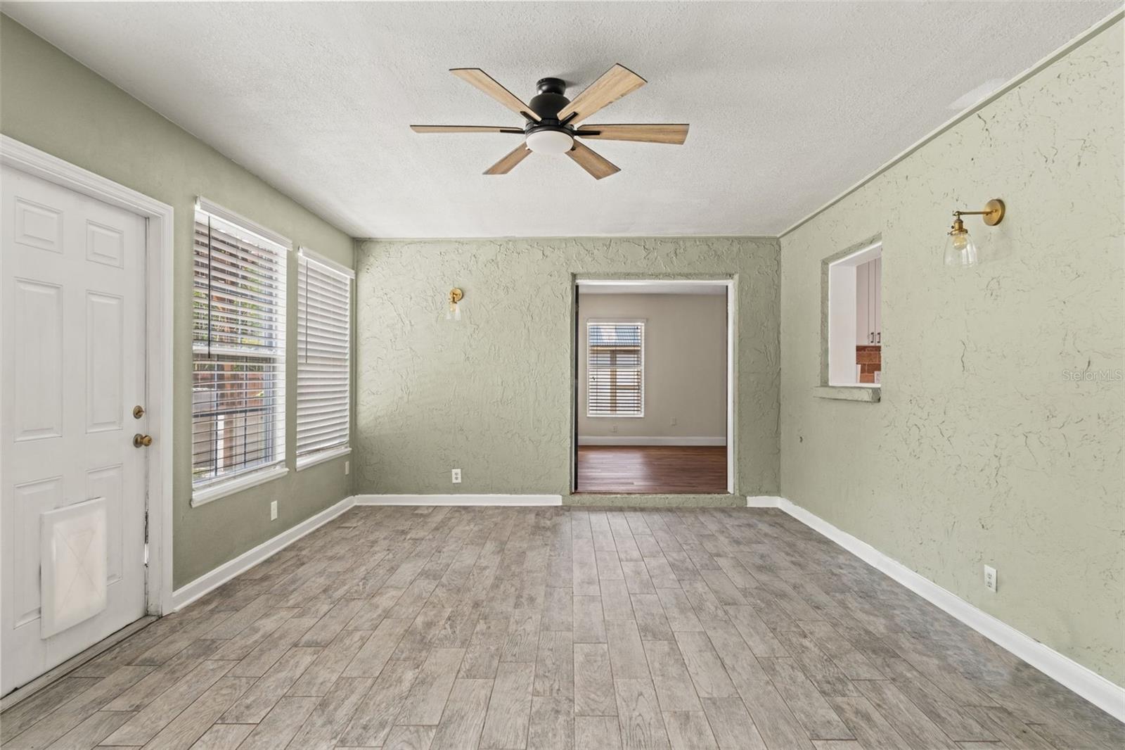 Listing photo id 29 for 2524 Victarra Circle