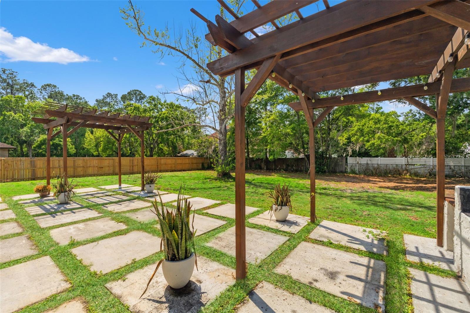 Listing photo id 33 for 2524 Victarra Circle