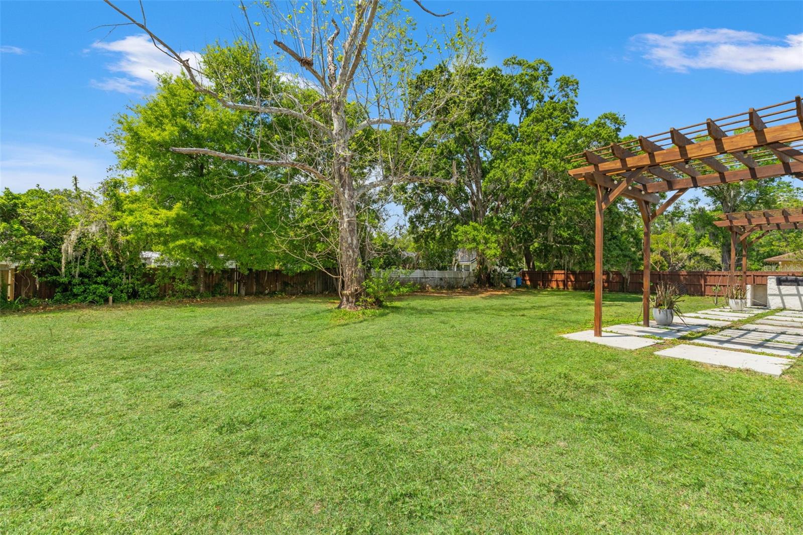 Listing photo id 34 for 2524 Victarra Circle