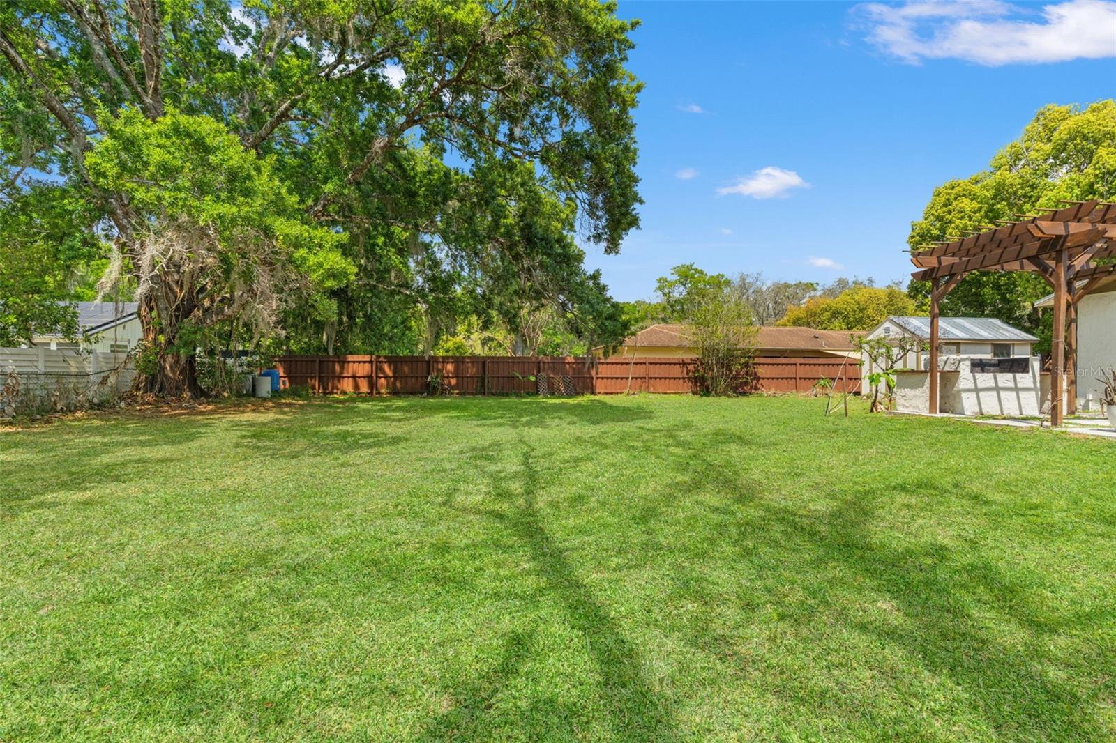 Listing photo id 35 for 2524 Victarra Circle