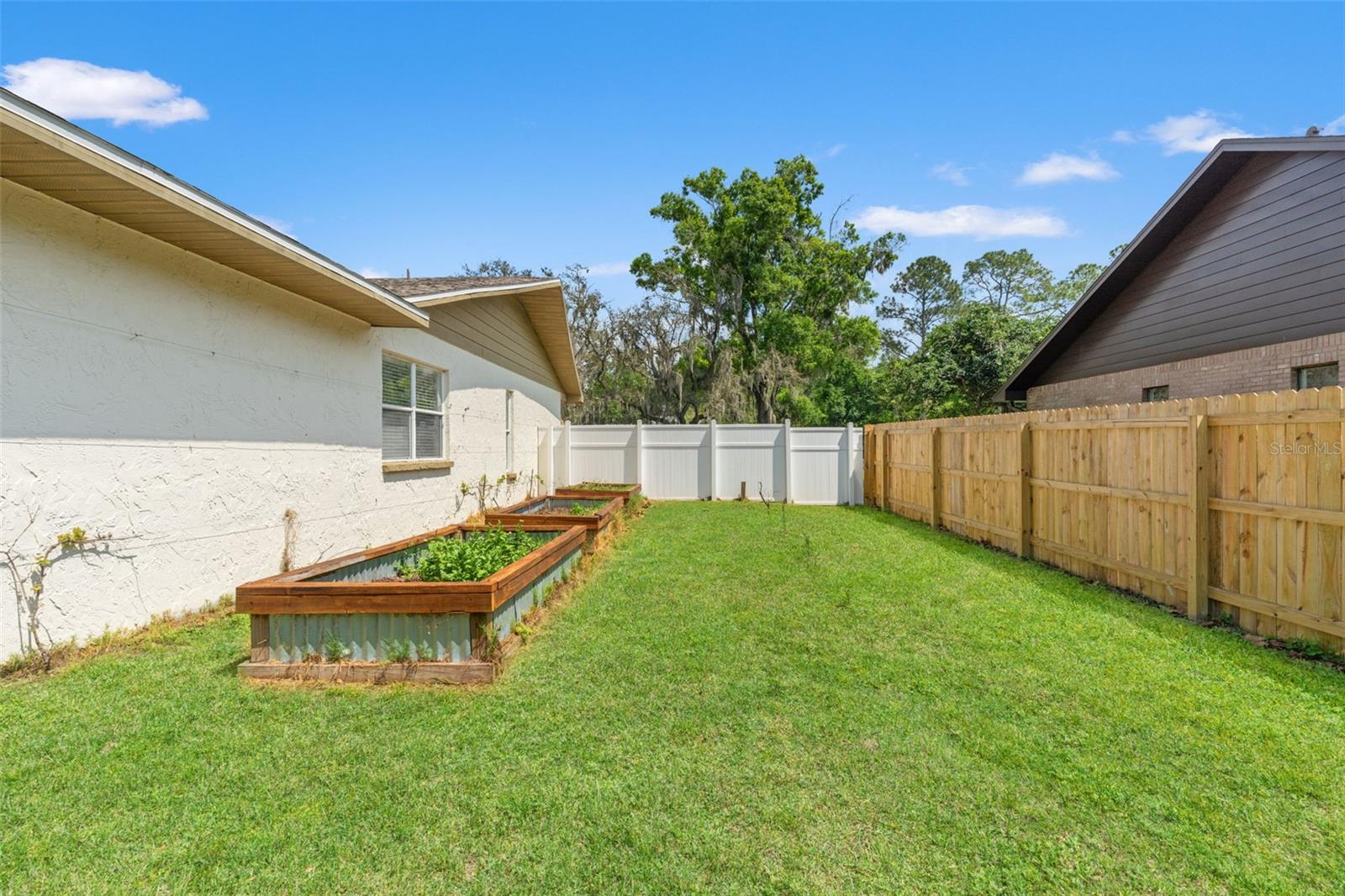 Listing photo id 37 for 2524 Victarra Circle