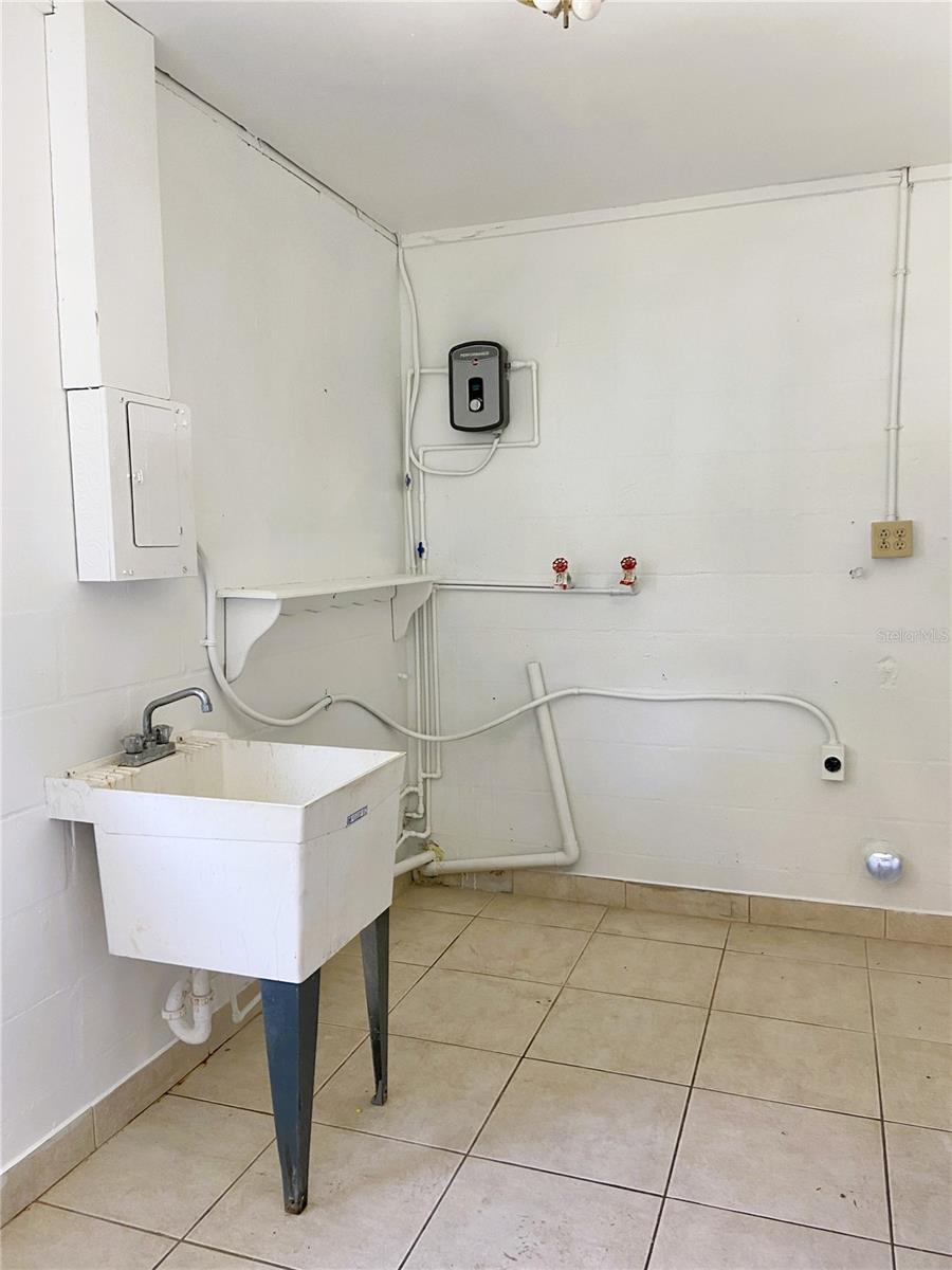 Image 20 of 21 For 7306 Kingsbury Circle