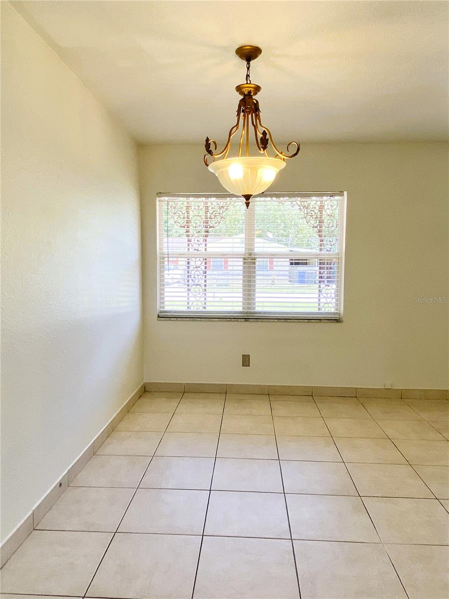 Image 5 of 21 For 7306 Kingsbury Circle