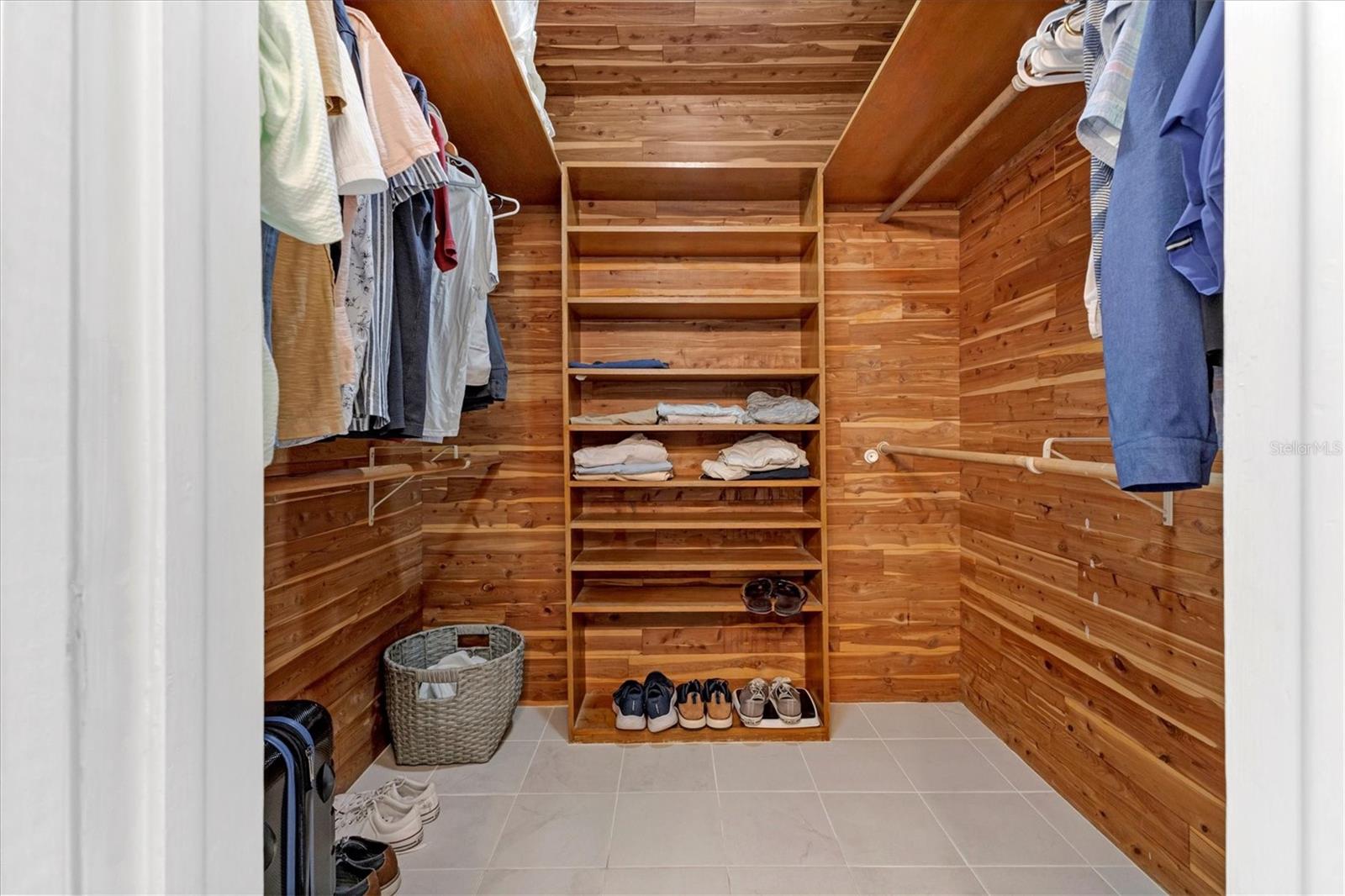 Image 22 of 40 For 616 Lyons Lane