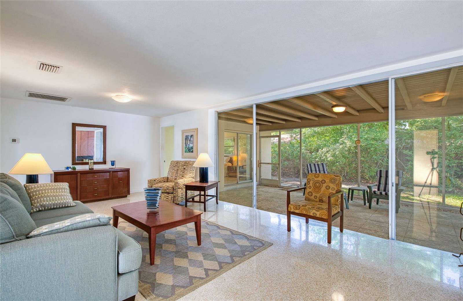 Image 8 of 40 For 1631 Chateau Drive