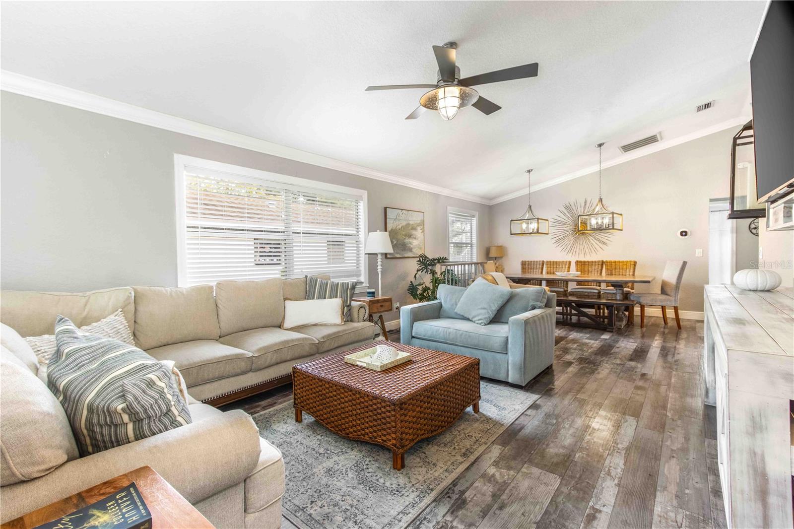 Listing photo id 10 for 815 Florida Avenue