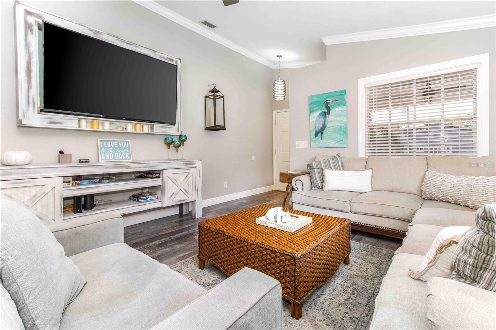 Listing photo id 12 for 815 Florida Avenue