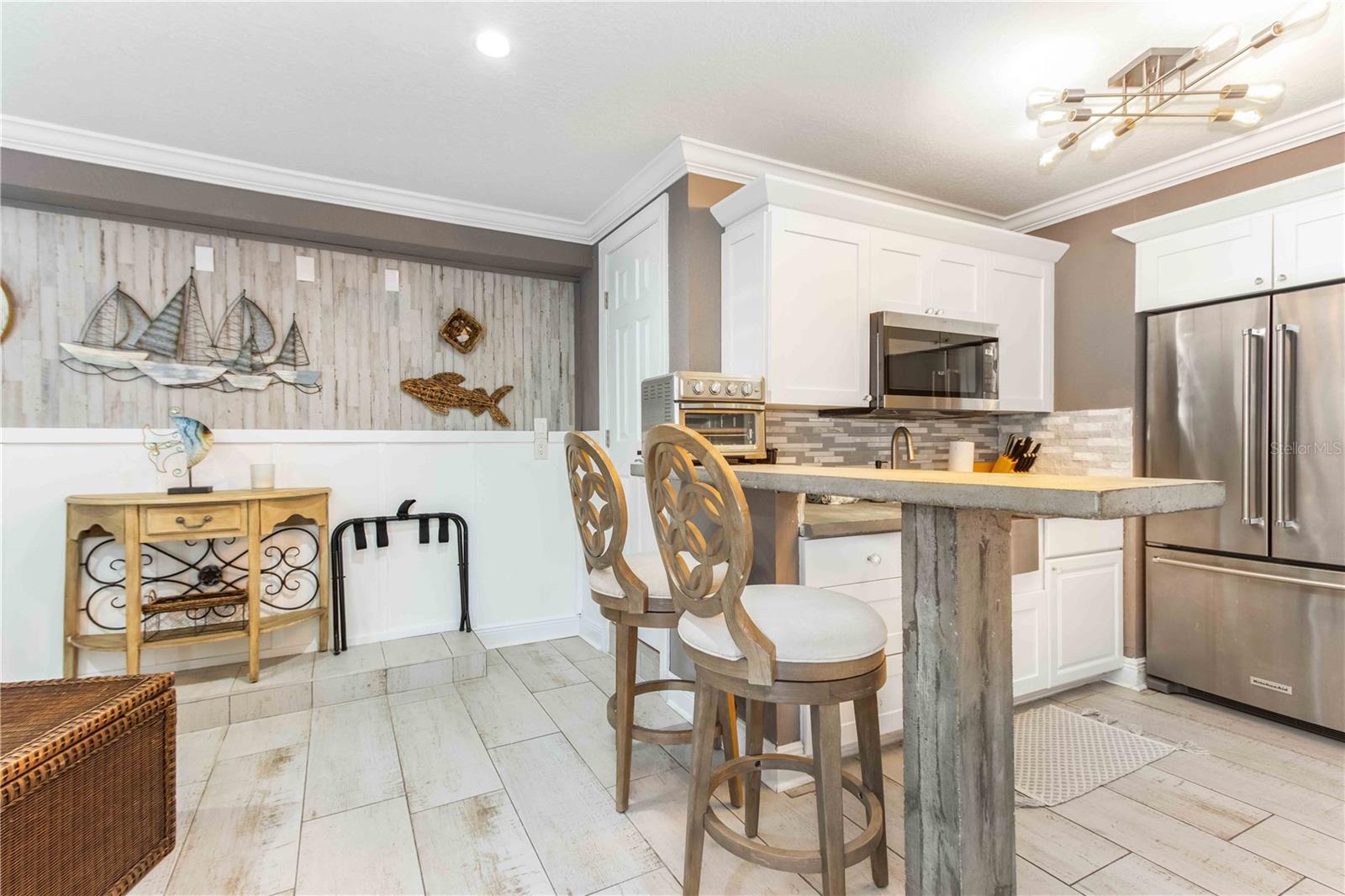 Listing photo id 49 for 815 Florida Avenue