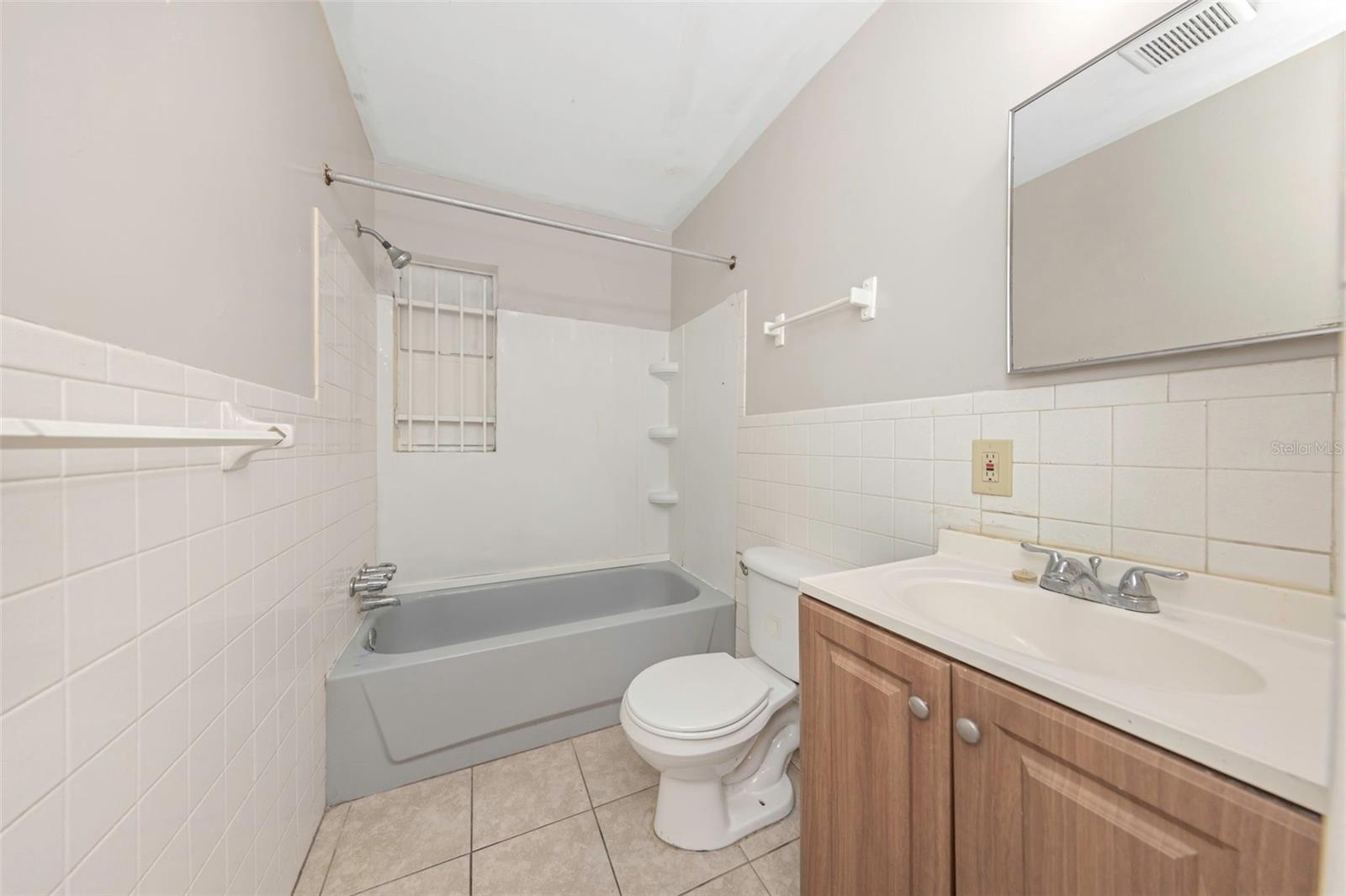 Image 13 of 22 For 2423 Auburn Street S