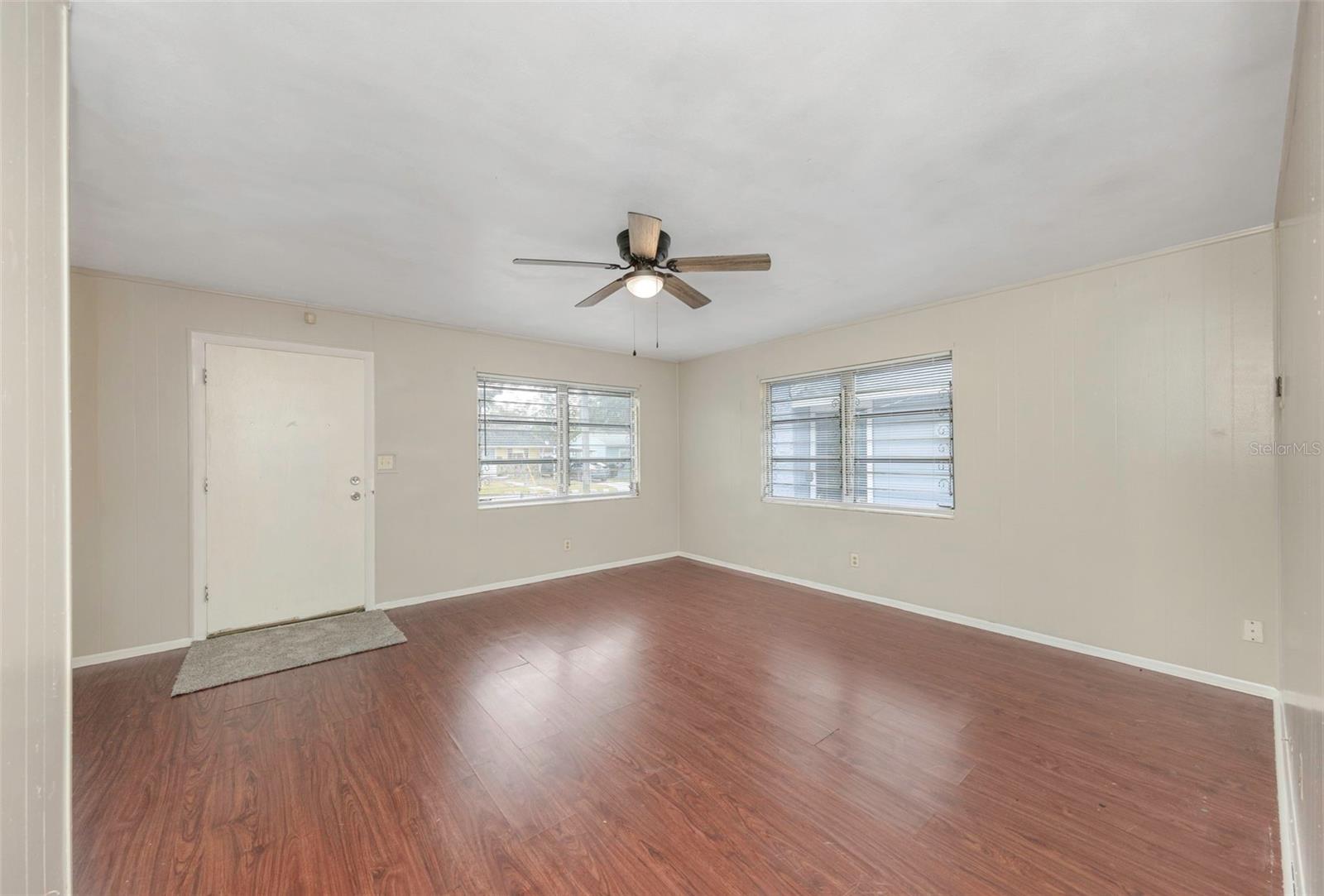 Image 4 of 22 For 2423 Auburn Street S