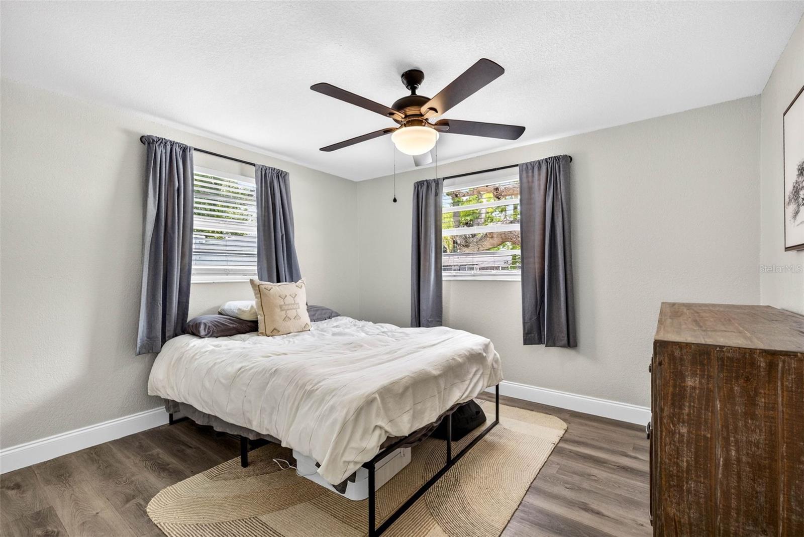 Image 17 of 31 For 6827 80th Terrace N