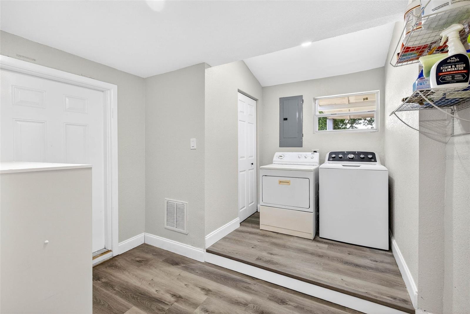 Image 22 of 31 For 6827 80th Terrace N