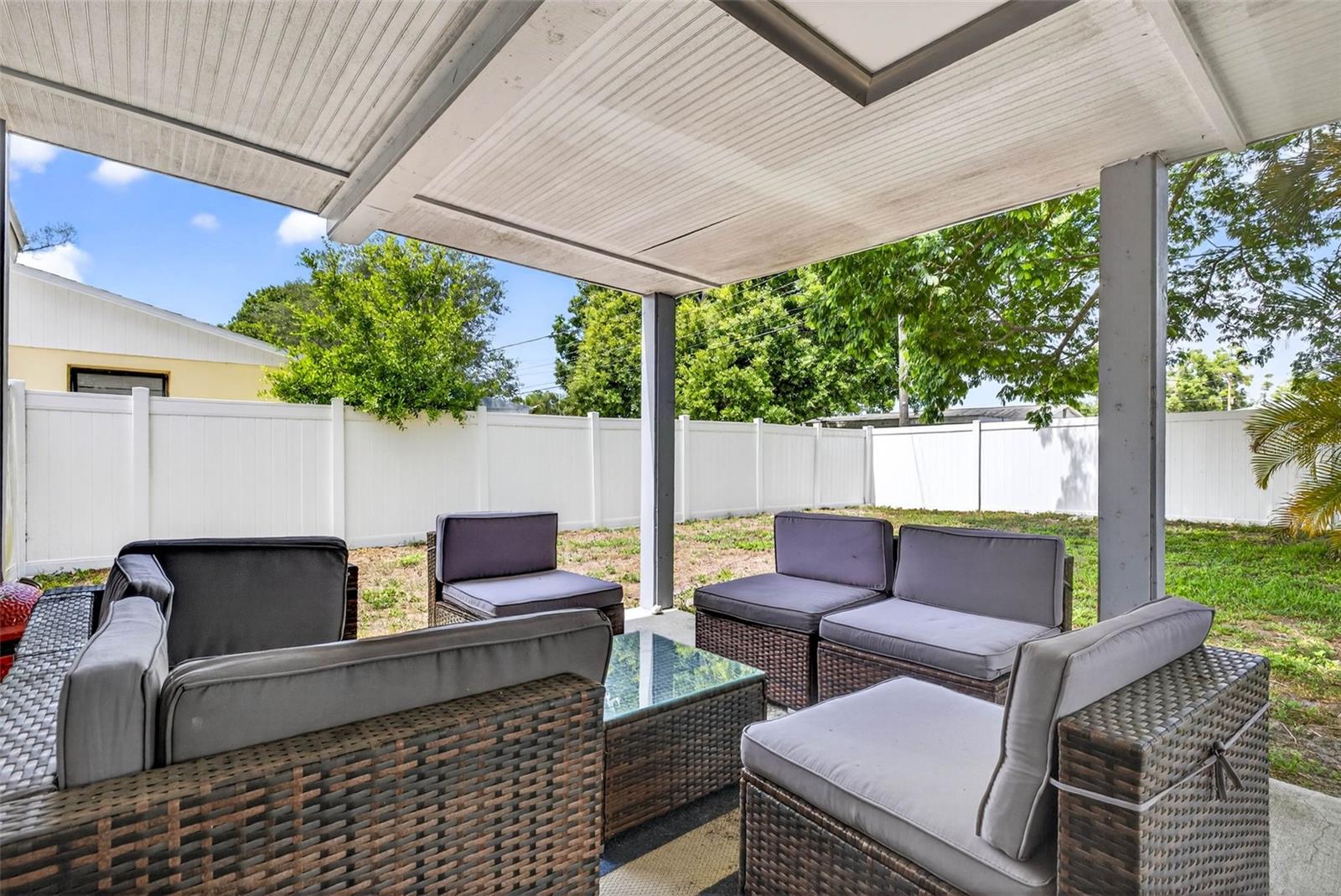 Image 23 of 31 For 6827 80th Terrace N