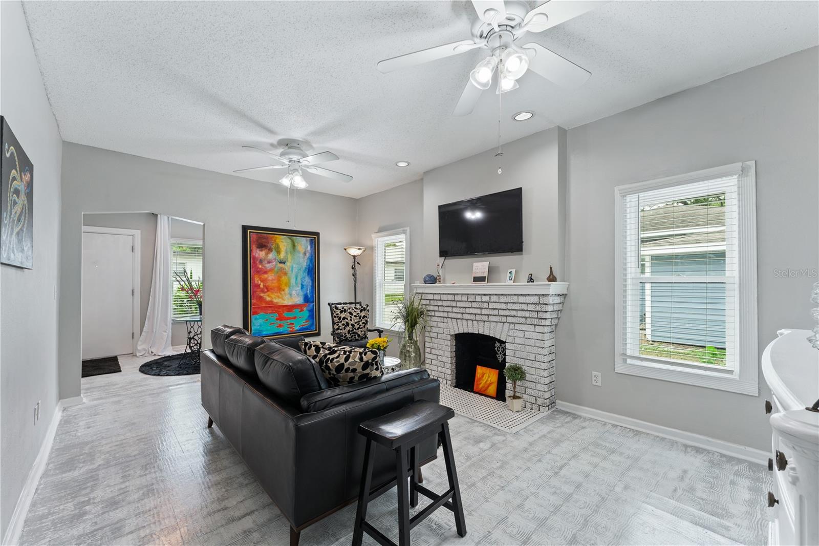 Image 5 of 18 For 914 8th Street N 1