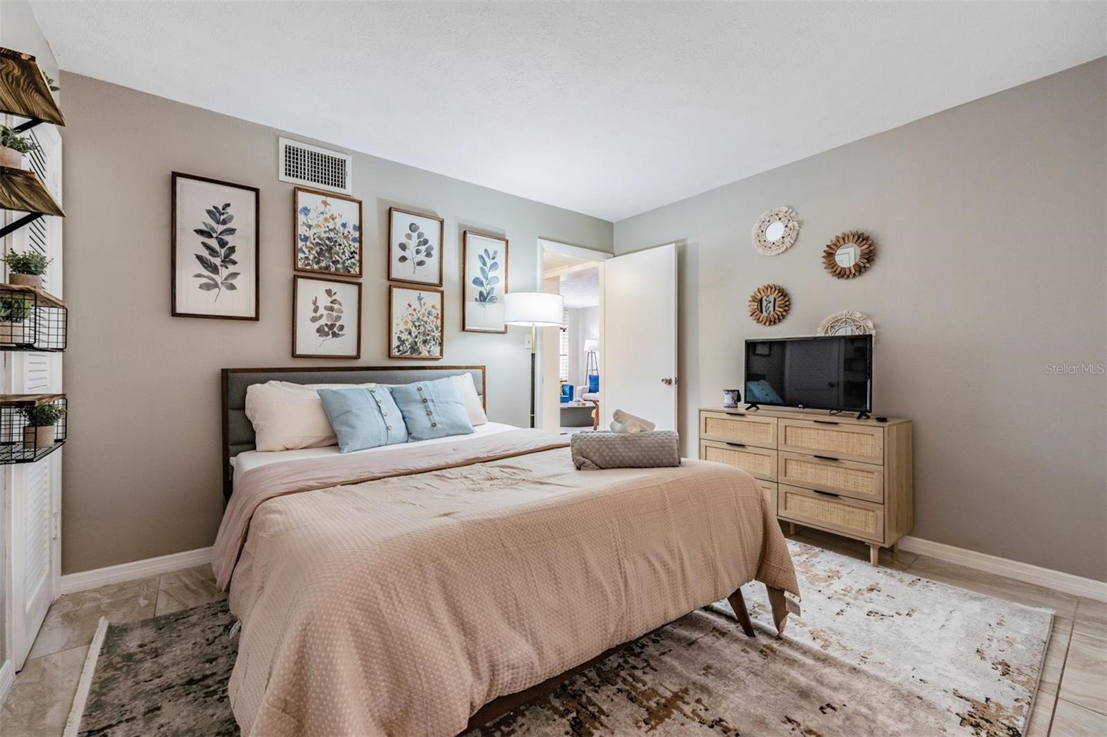 Image 18 of 29 For 3718 Mckay Avenue 104