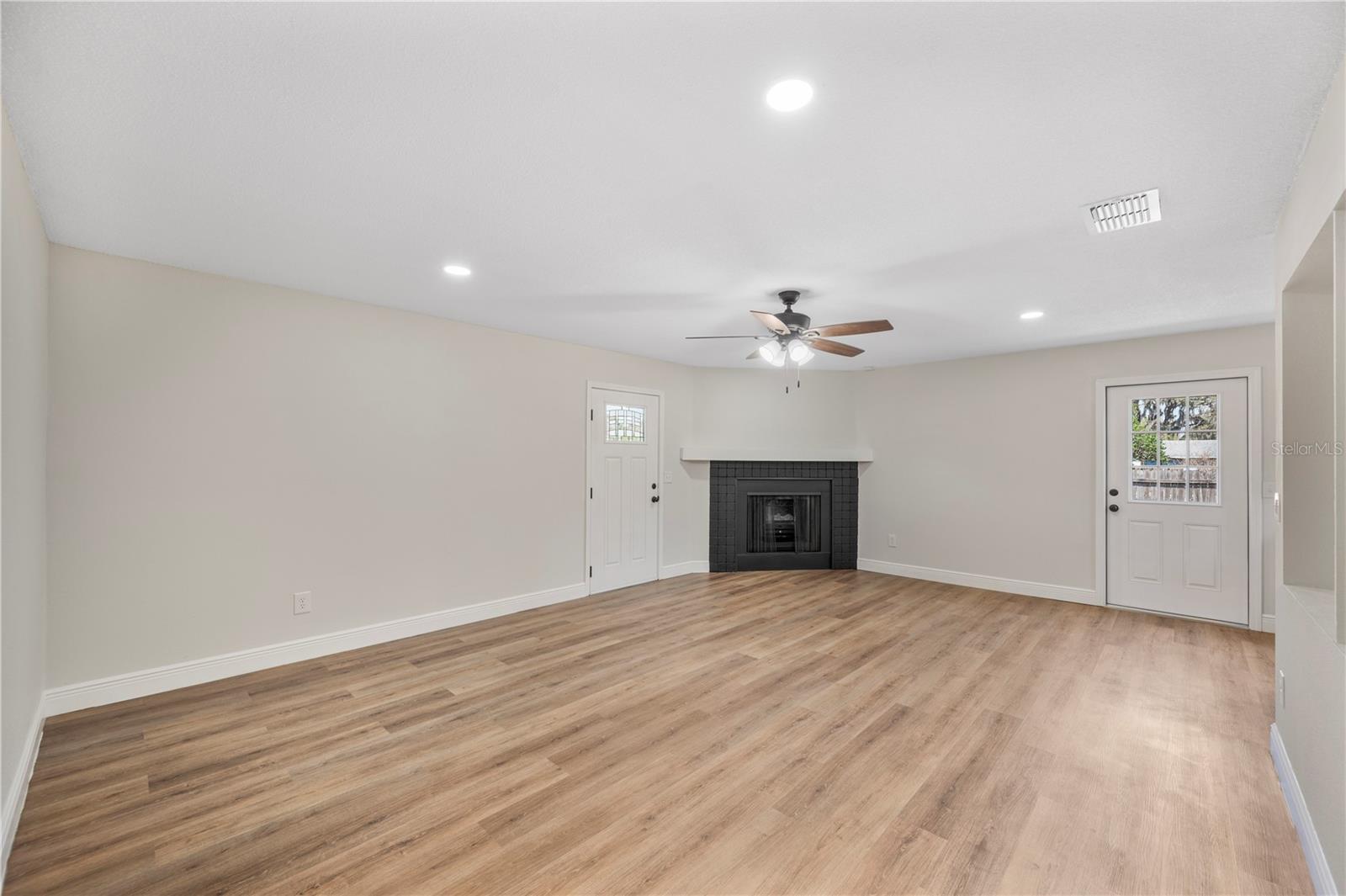 Image 20 of 34 For 1215 El Camino Road