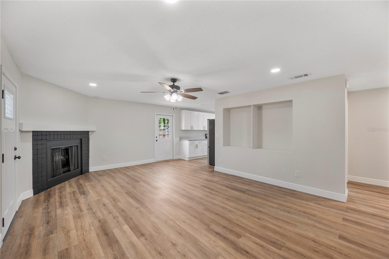 Image 3 of 34 For 1215 El Camino Road