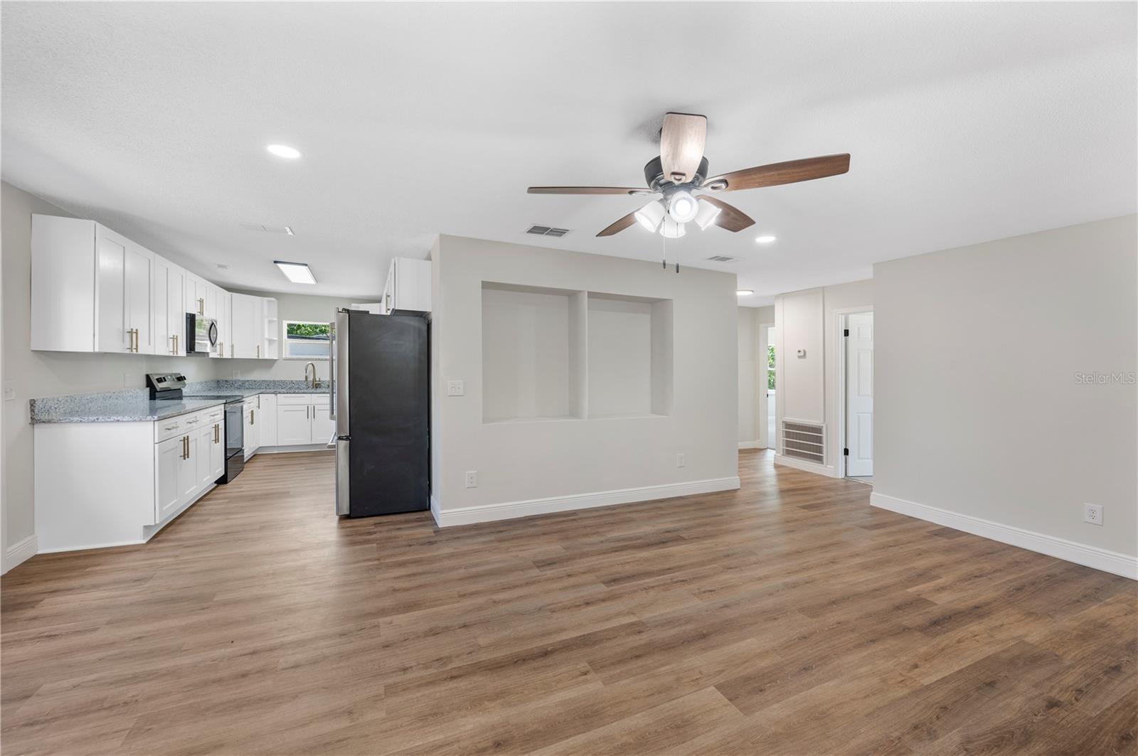 Image 4 of 34 For 1215 El Camino Road