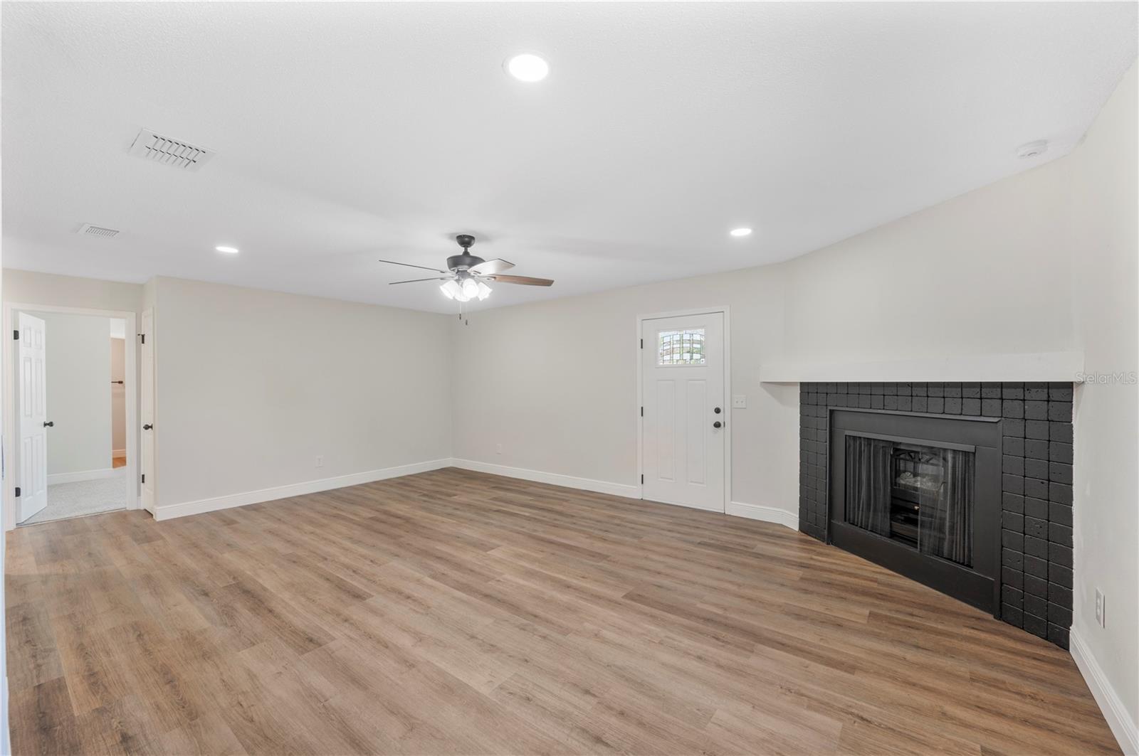 Image 8 of 34 For 1215 El Camino Road