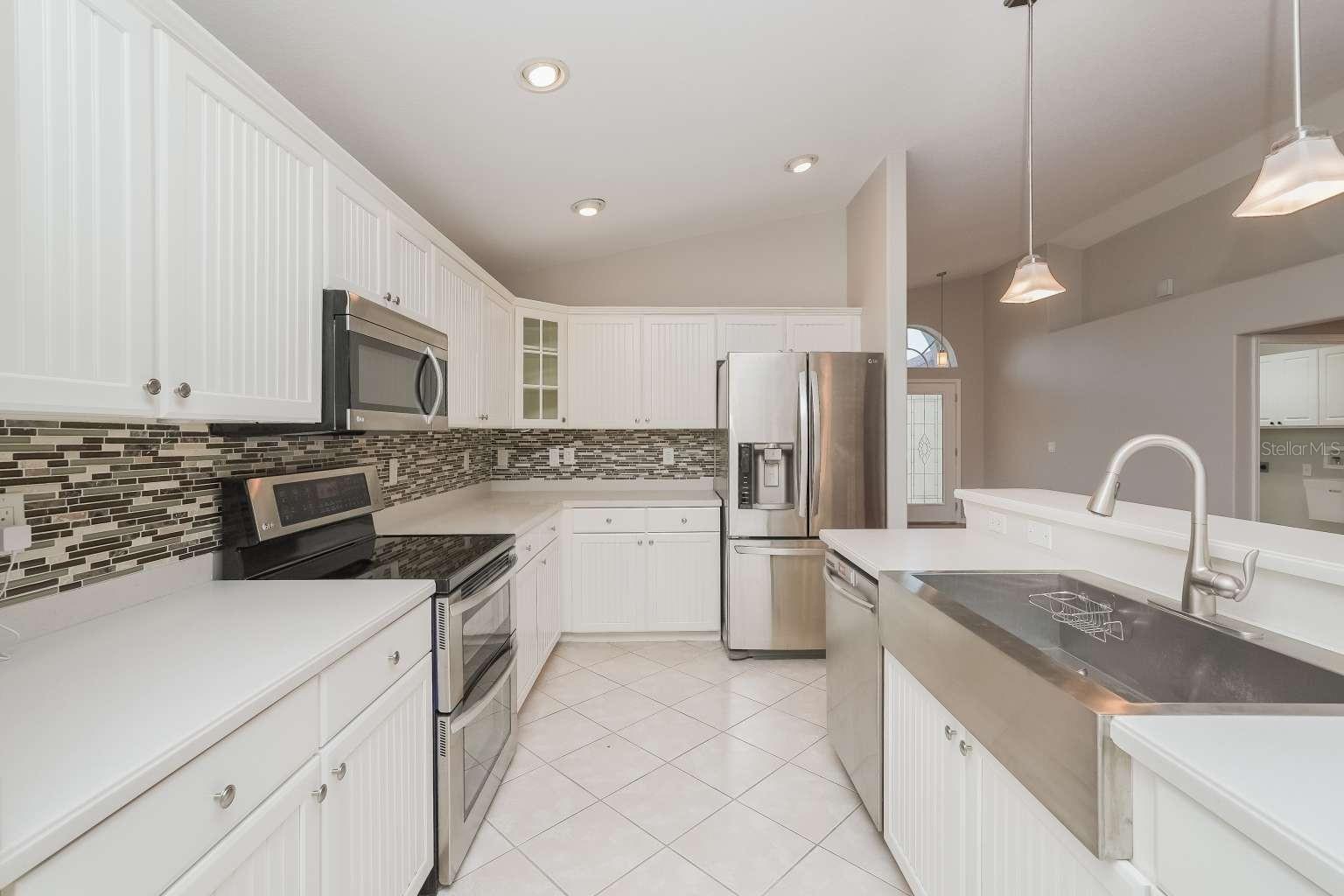 Listing photo id 9 for 11741 Teapot Court