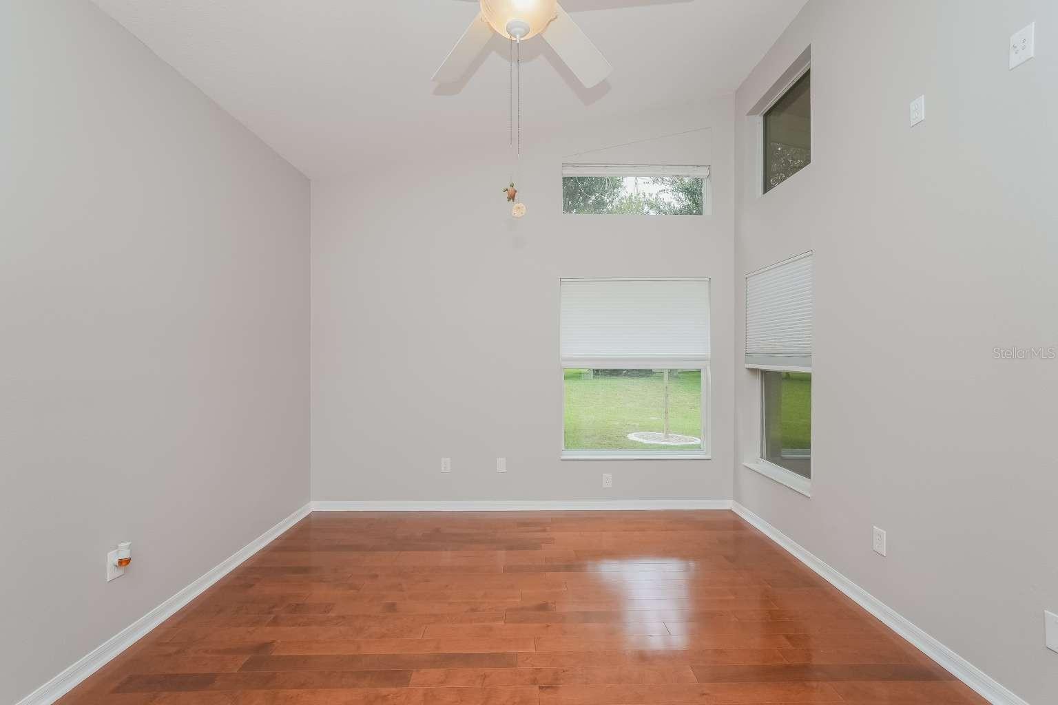 Listing photo id 11 for 11741 Teapot Court