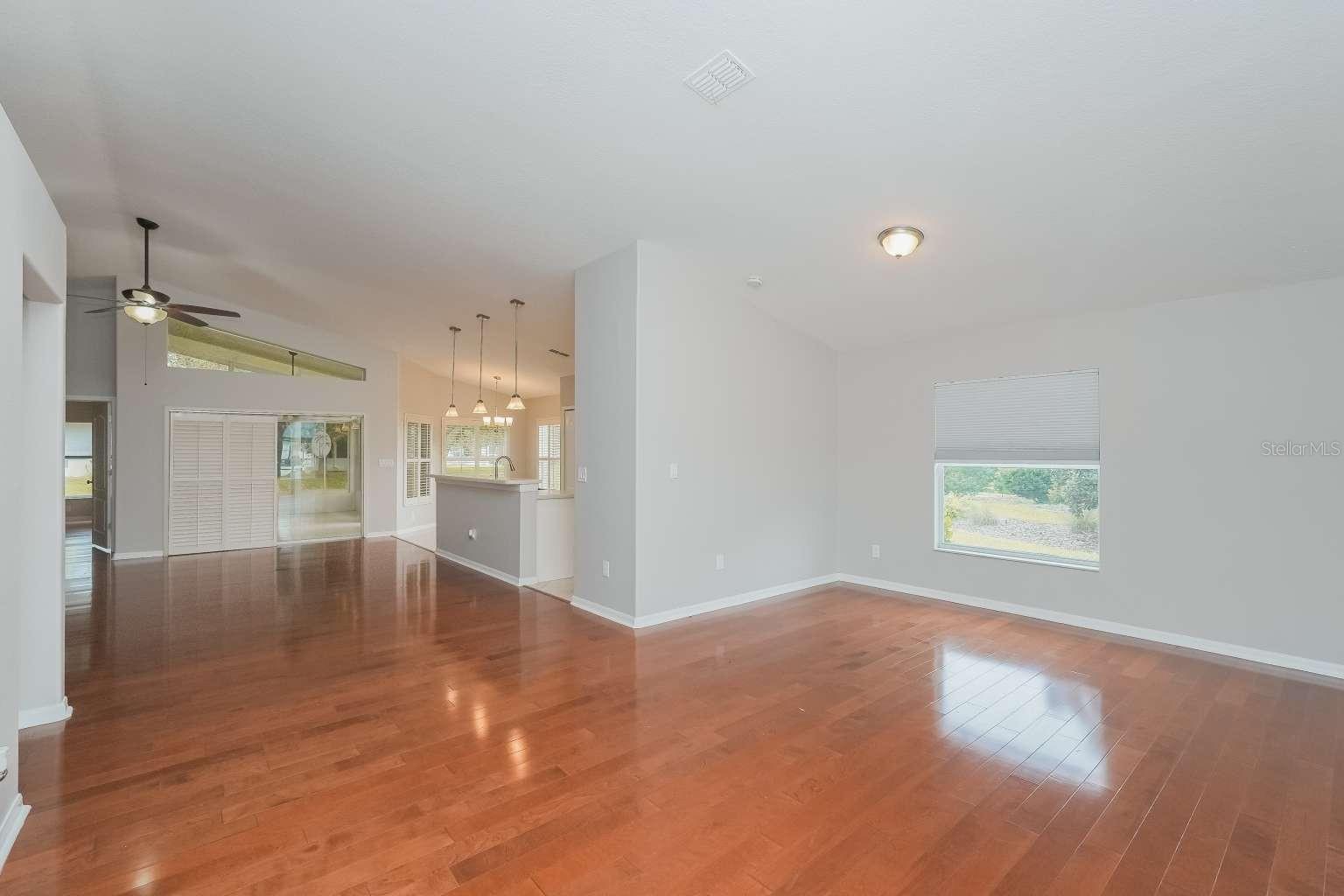 Listing photo id 6 for 11741 Teapot Court