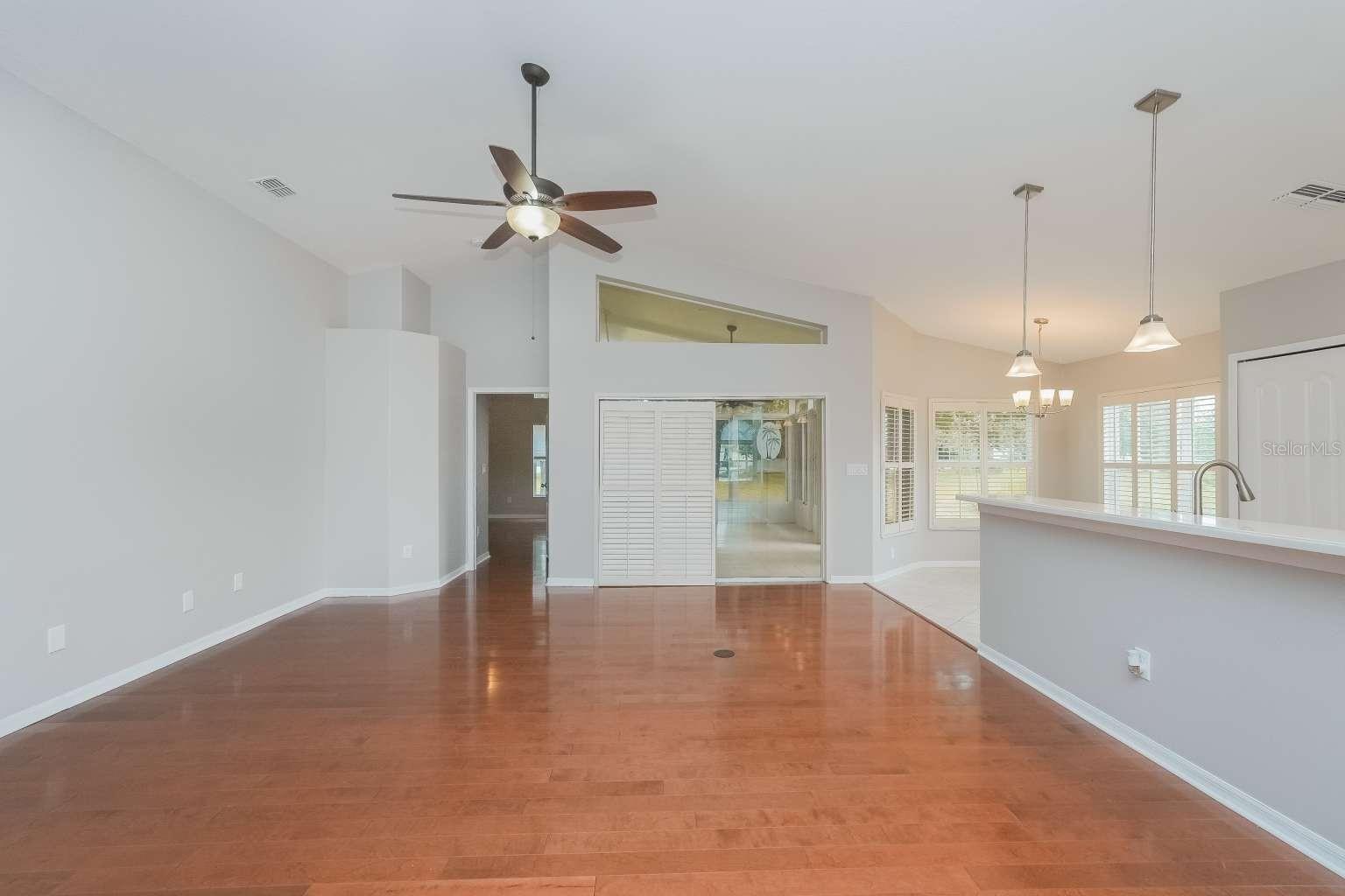 Listing photo id 7 for 11741 Teapot Court