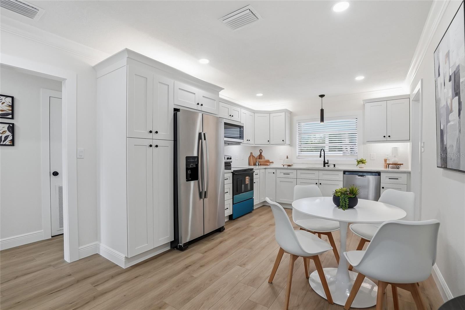 Listing photo id 11 for 2206 Gordon St