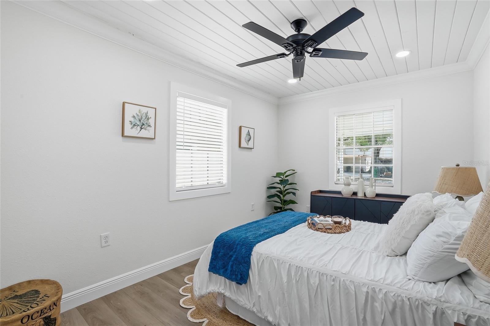 Listing photo id 17 for 2206 Gordon St