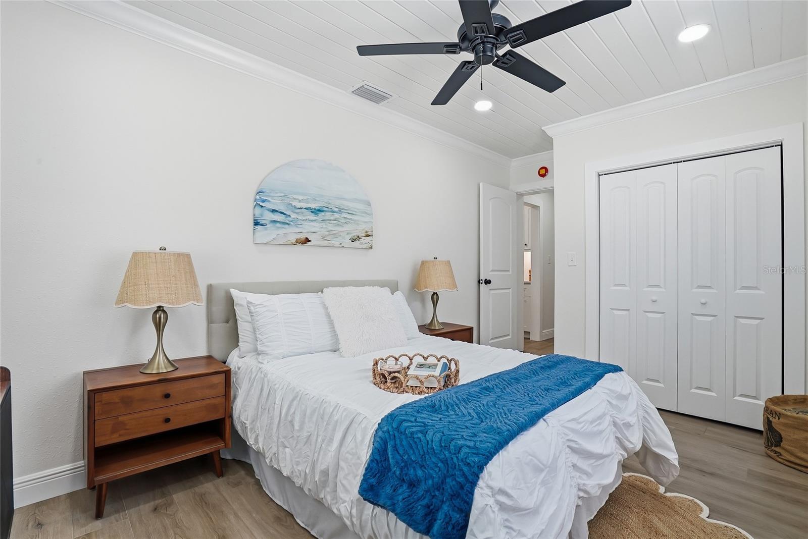 Listing photo id 18 for 2206 Gordon St