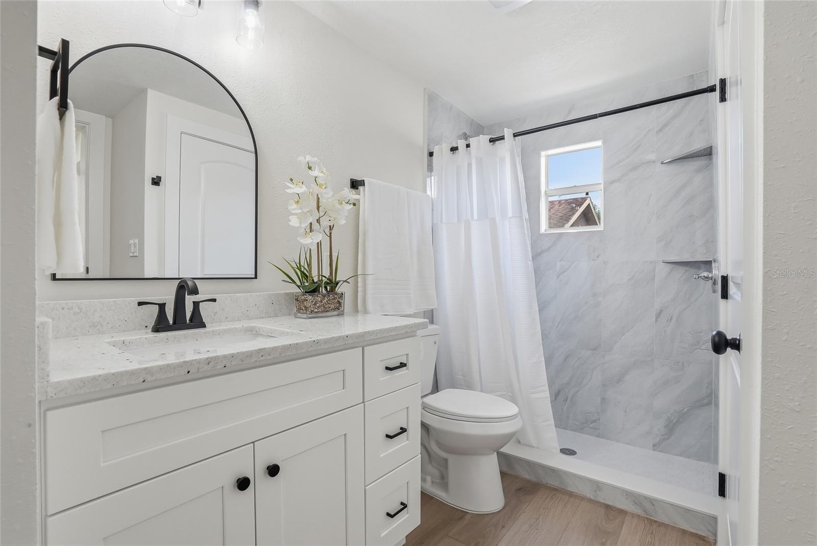 Listing photo id 19 for 2206 Gordon St