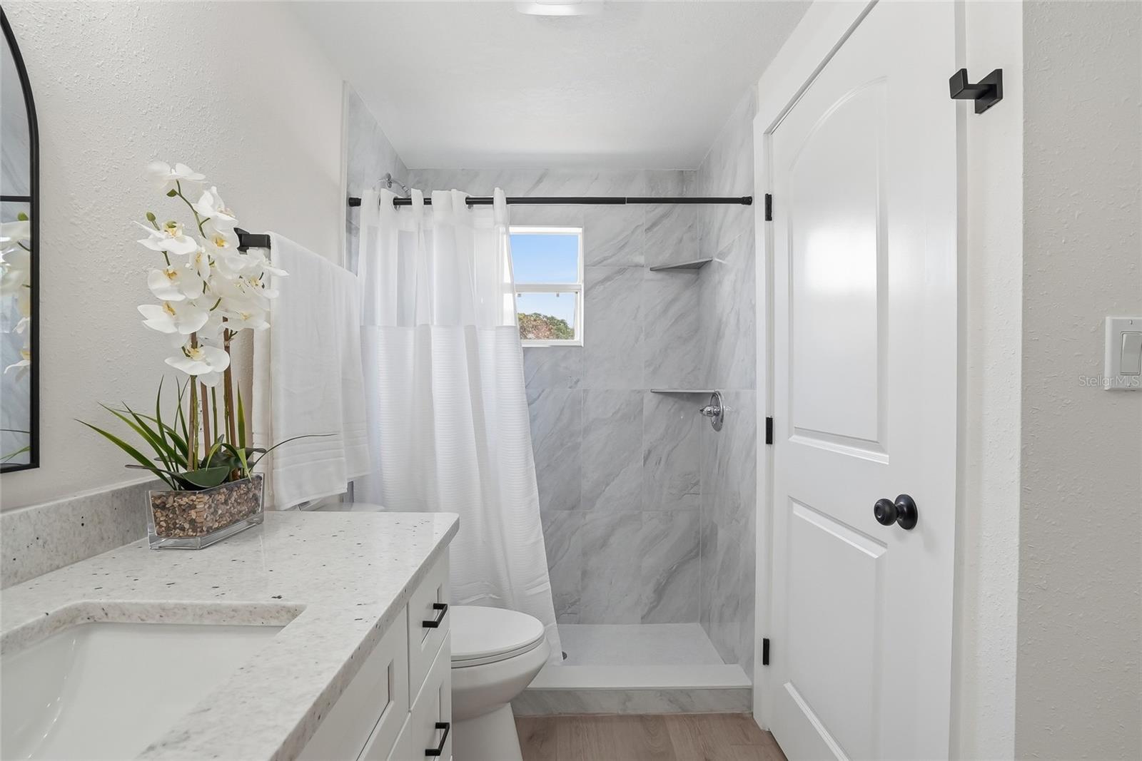 Listing photo id 20 for 2206 Gordon St