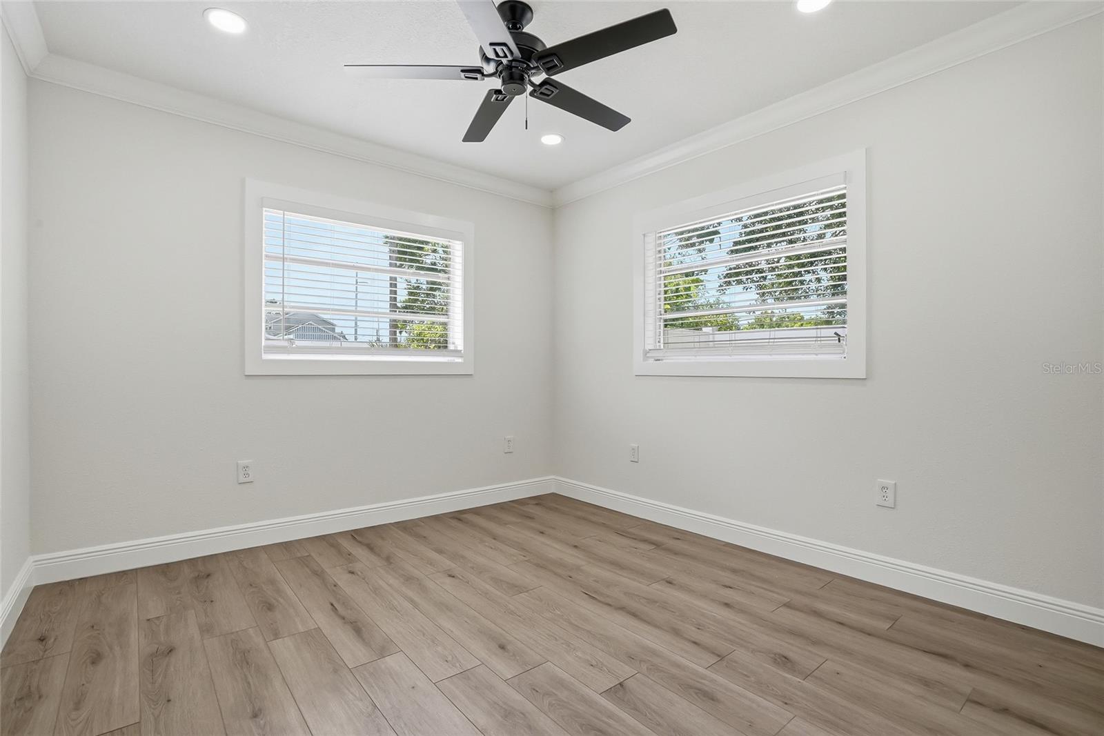 Listing photo id 22 for 2206 Gordon St