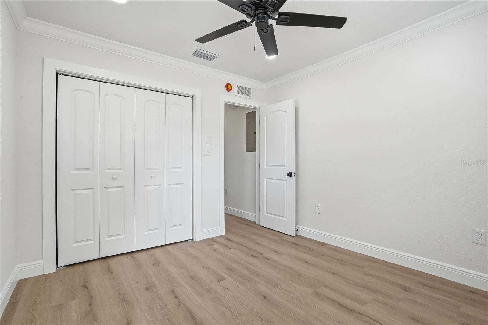 Listing photo id 23 for 2206 Gordon St