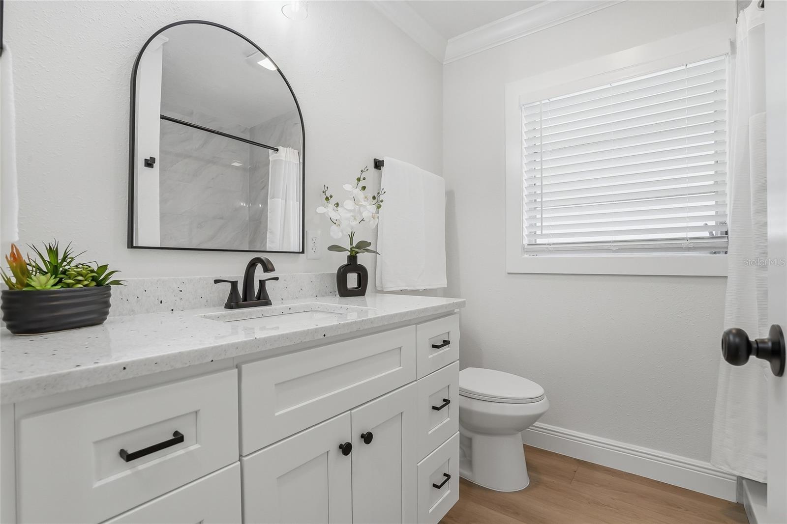 Listing photo id 24 for 2206 Gordon St