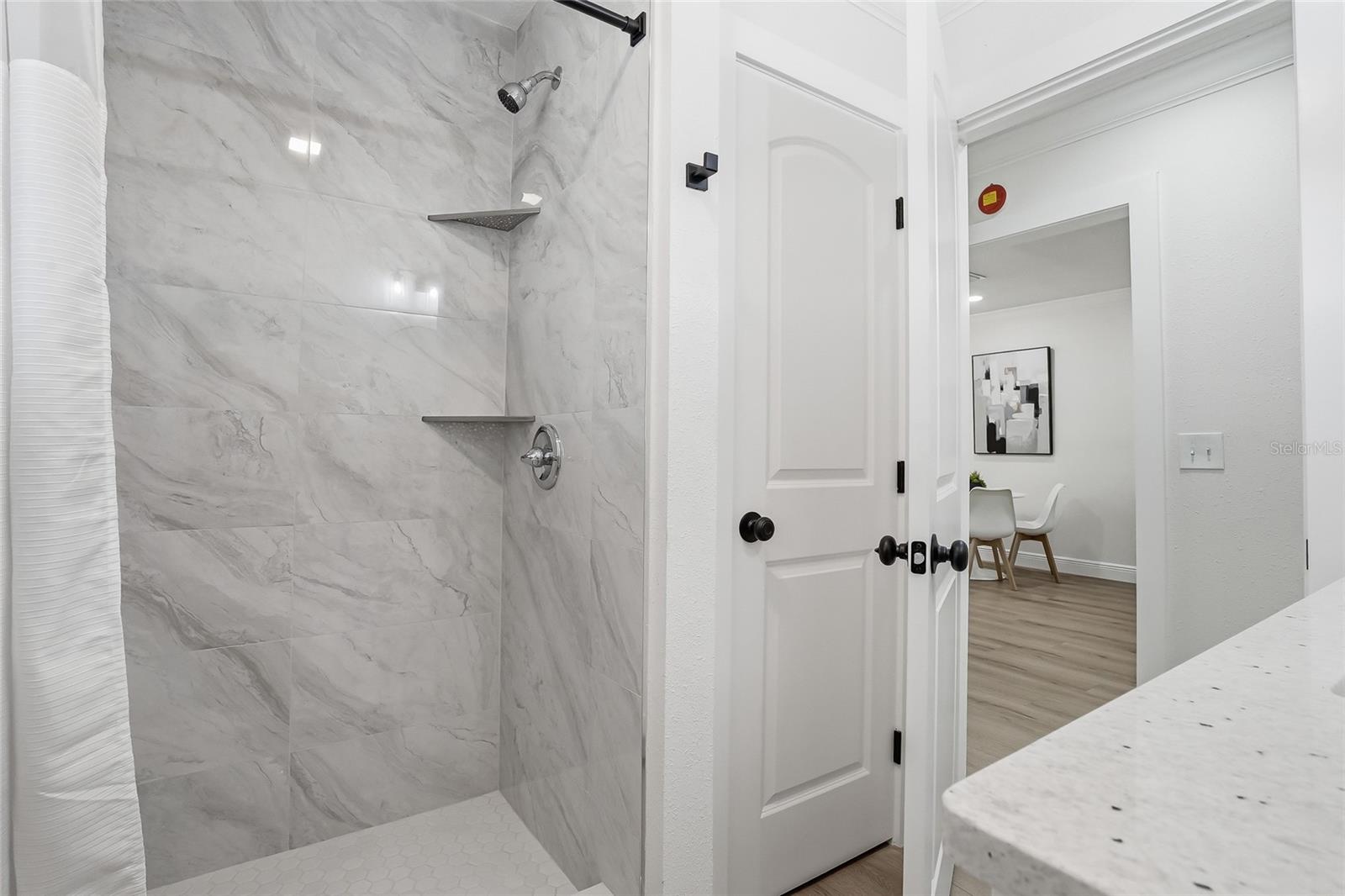 Listing photo id 25 for 2206 Gordon St