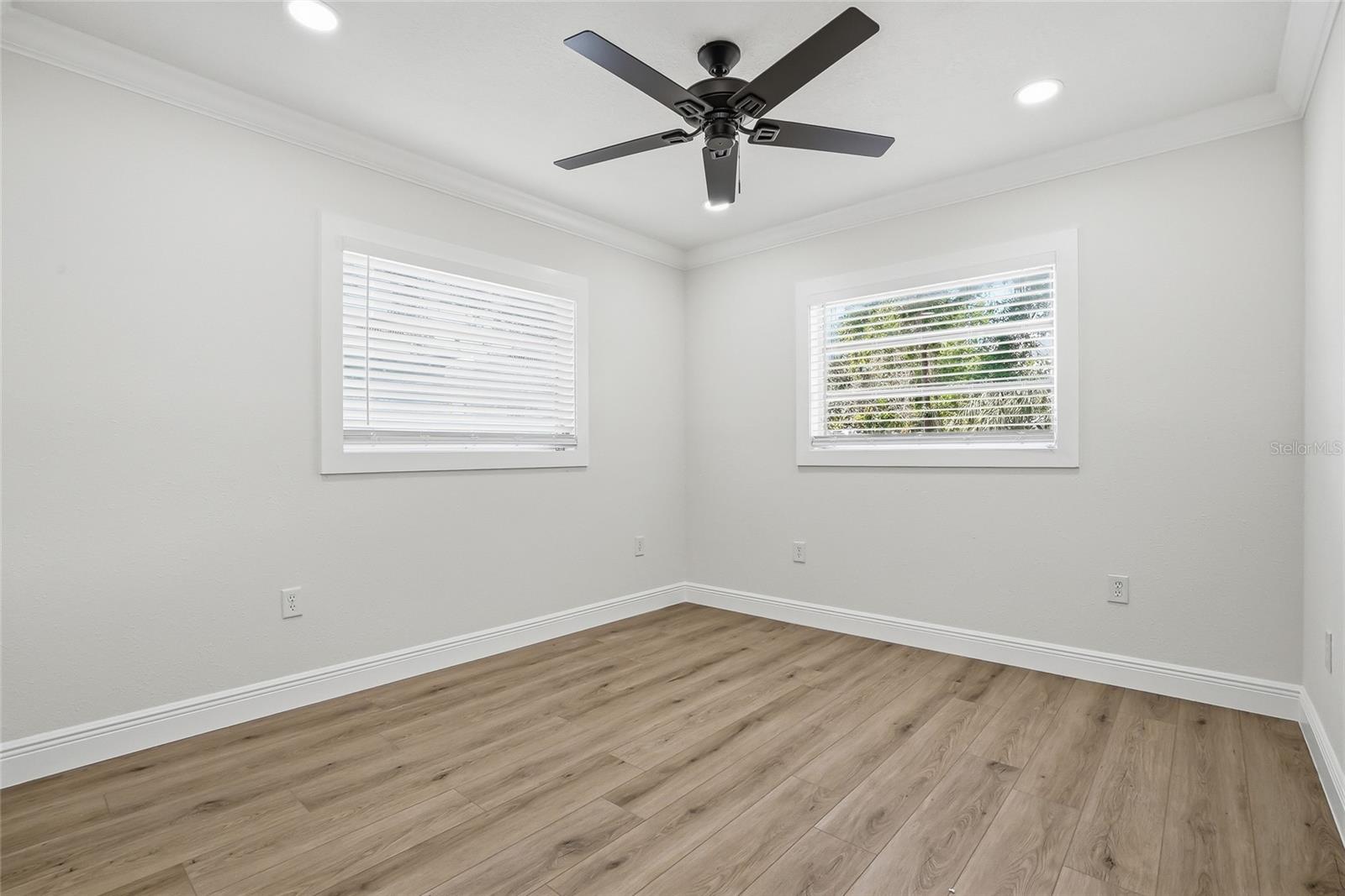 Listing photo id 26 for 2206 Gordon St