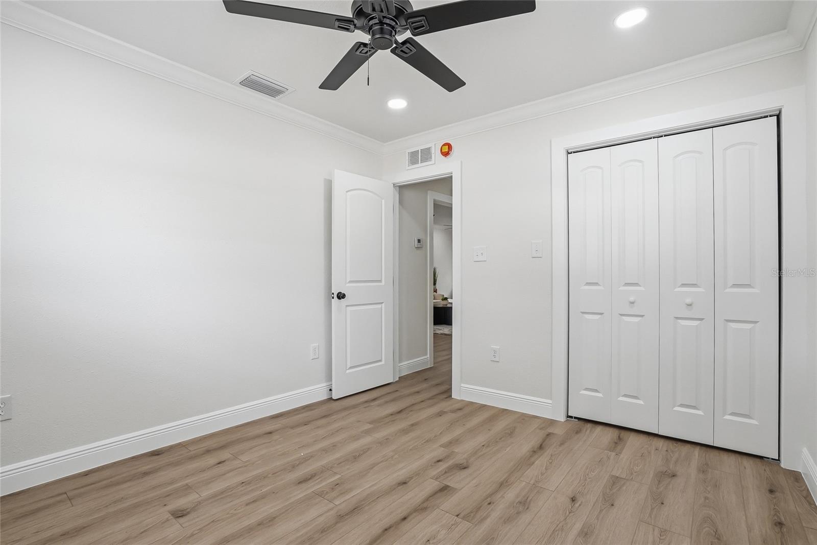 Listing photo id 27 for 2206 Gordon St