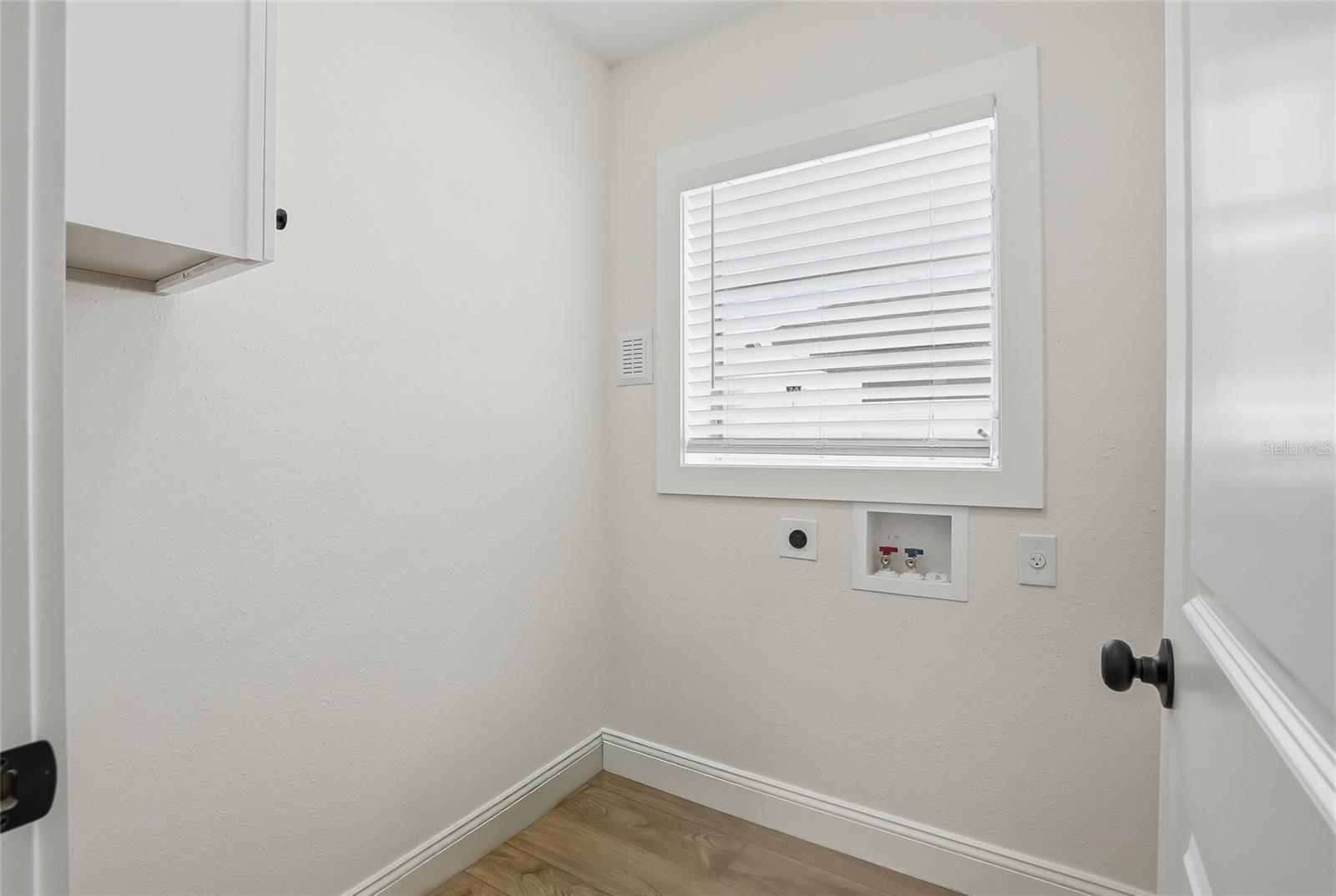 Listing photo id 28 for 2206 Gordon St