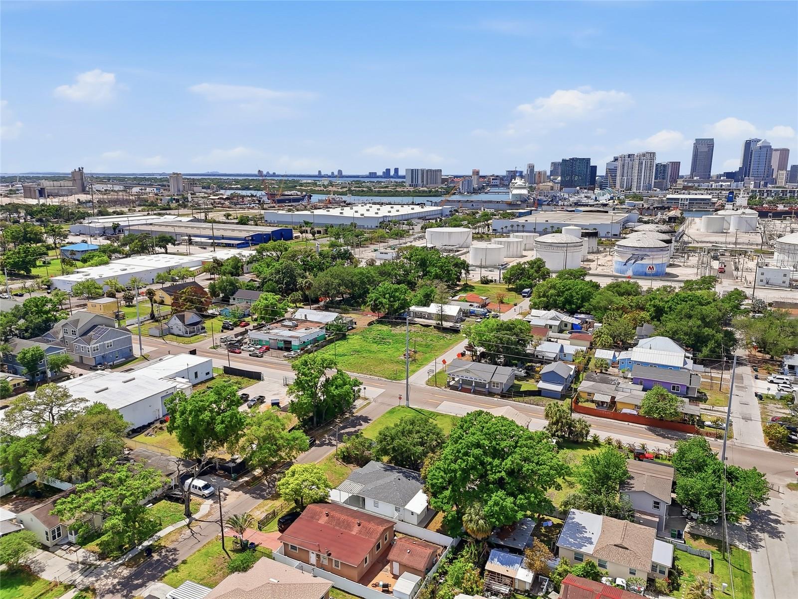 Listing photo id 37 for 2206 Gordon St