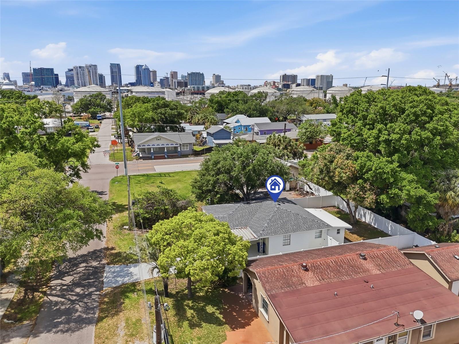 Listing photo id 39 for 2206 Gordon St