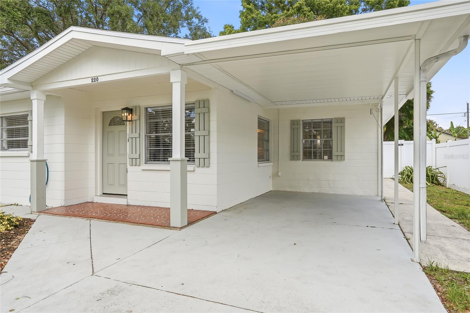 Listing photo id 3 for 2206 Gordon St