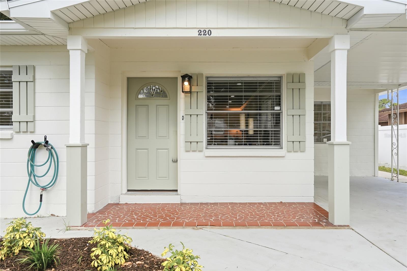 Listing photo id 4 for 2206 Gordon St