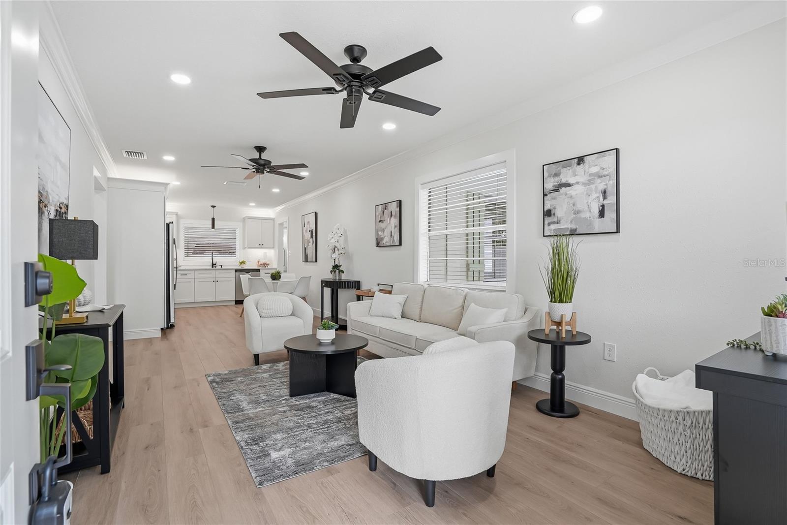 Listing photo id 5 for 2206 Gordon St