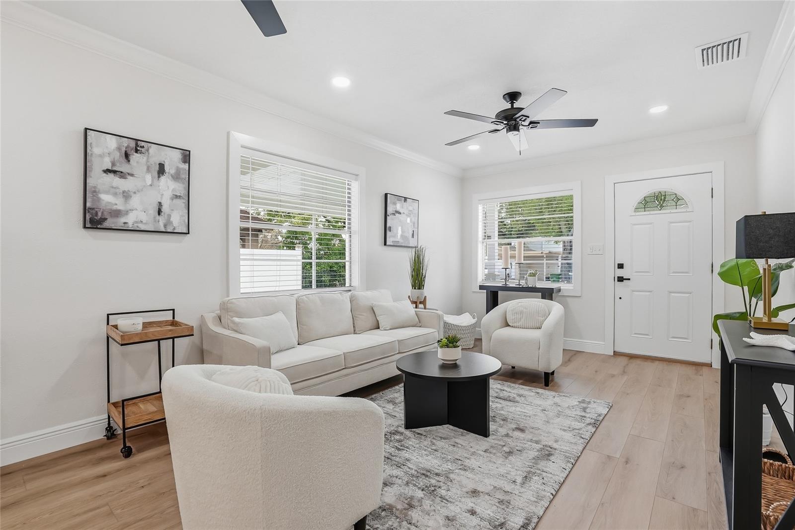 Listing photo id 6 for 2206 Gordon St