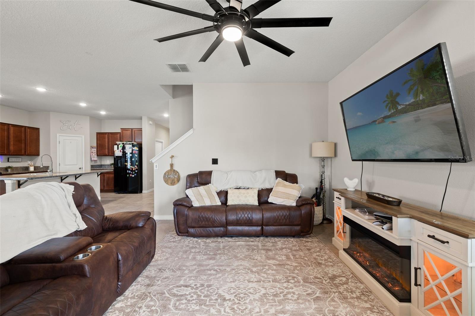 Image 12 of 38 For 21126 Passive Porch Drive