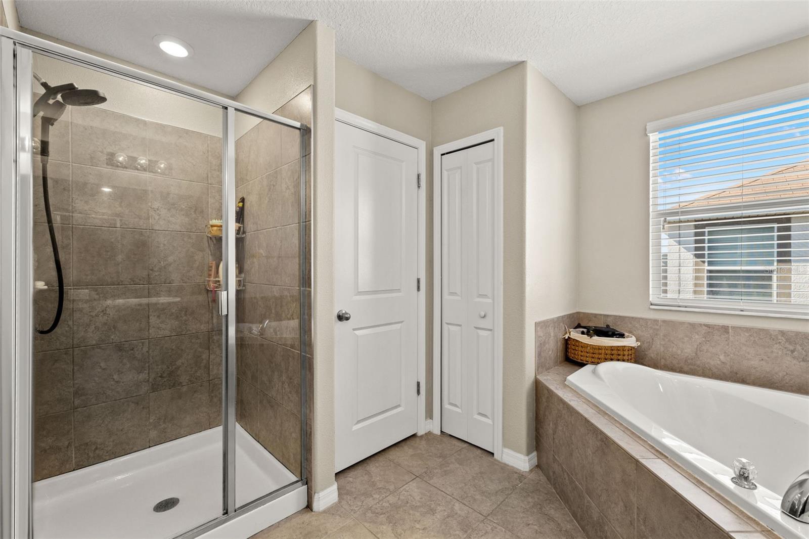 Image 18 of 38 For 21126 Passive Porch Drive